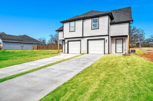 2709 W Washington St in Denison, TX - Building Photo