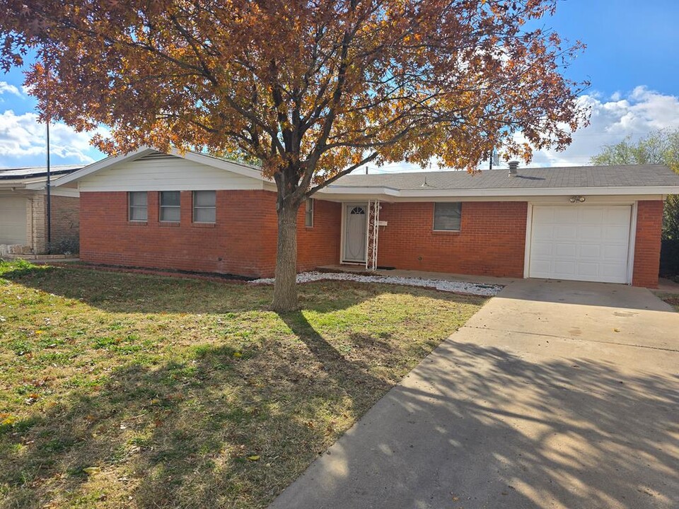 2707 Redbud Ave in Odessa, TX - Building Photo