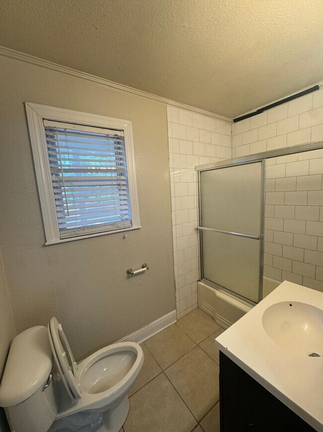 1807 Jackson Bluff Rd in Tallahassee, FL - Building Photo - Building Photo