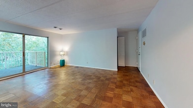 5705 Indian Ct, Unit 1D in Alexandria, VA - Building Photo - Building Photo