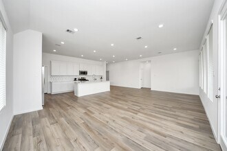 13407 Harbor Pt Dr in Texas City, TX - Building Photo - Building Photo