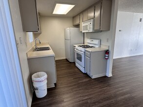 1421 Cimarron Ct, Unit Unit 2 in Tehachapi, CA - Building Photo - Building Photo