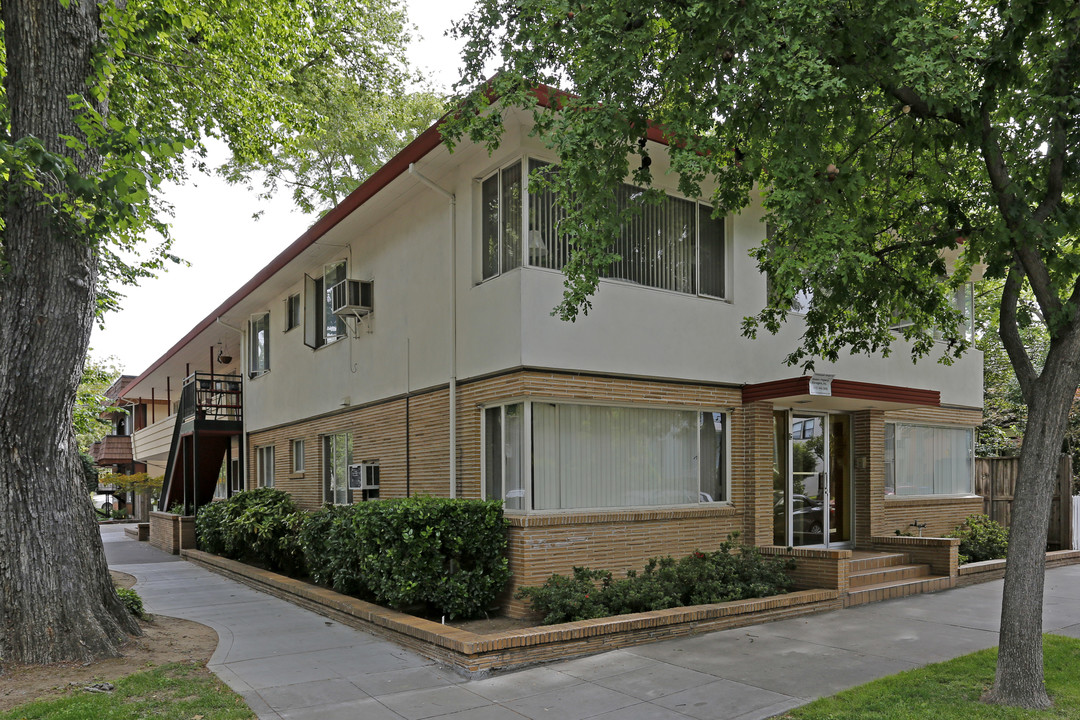 The Bermuda Apartments in Sacramento, CA - Building Photo