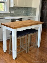 594 S Brooksvale Rd in Cheshire, CT - Building Photo - Building Photo