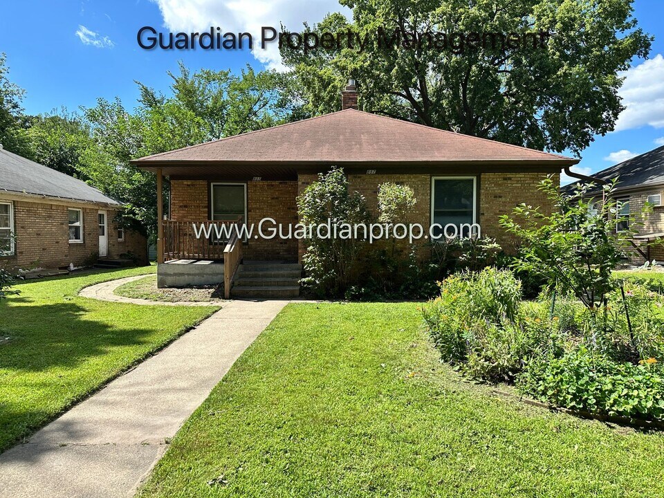 857-857 24th Ave SE in Minneapolis, MN - Building Photo