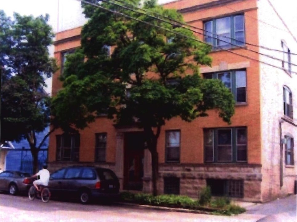 1513 W Winnemac Ave in Chicago, IL - Building Photo