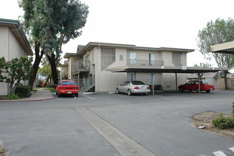 Salinas Pointe Apartments in Salinas, CA - Building Photo - Building Photo