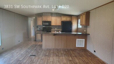 3831 SW South Park Ave in Topeka, KS - Building Photo - Building Photo