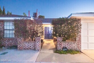 11416 Lake Ozarks Dr in El Paso, TX - Building Photo - Building Photo