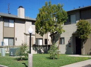 Beautiful Place to Call Home in El Cajon, CA - Foto de edificio - Building Photo