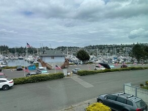 2305 Skyline Way in Anacortes, WA - Building Photo - Building Photo