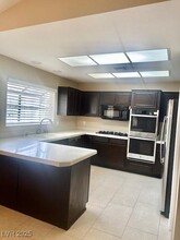 8524 Spyrun Dr in Las Vegas, NV - Building Photo - Building Photo