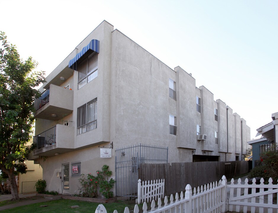 563 Cherry Ave in Long Beach, CA - Building Photo