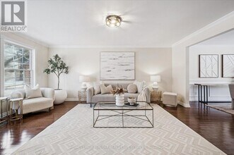 4069 Lakeshore Rd. in Burlington, ON - Building Photo - Building Photo