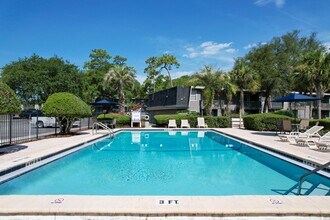 Auburn Glen Apartments in Jacksonville, FL - Building Photo - Building Photo