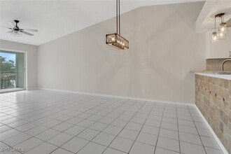 875 New Waterford Dr in Naples, FL - Building Photo - Building Photo