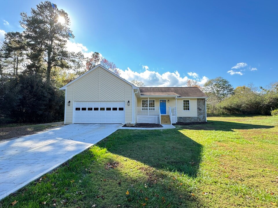 1189 Granite Ln in Loganville, GA - Building Photo