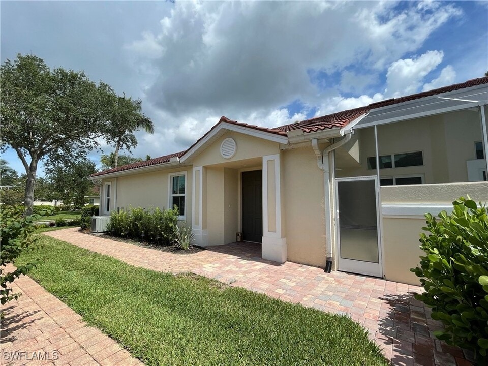 1628 Cayman Ct in Naples, FL - Foto de edificio