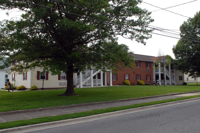 Academy Apartments in Milford, DE - Building Photo - Building Photo