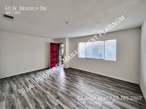 40 W Beverly Ave in Clovis, CA - Building Photo - Building Photo