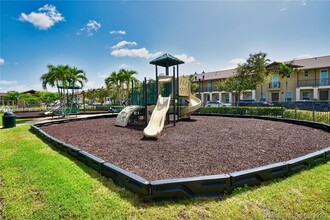 484 SW 147th Ave in Pembroke Pines, FL - Building Photo - Building Photo