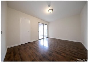 3361 E Andy St, Unit 1 in Long Beach, CA - Foto de edificio - Building Photo