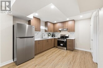 1612 Dellbrook Ave in Pickering, ON - Building Photo - Building Photo