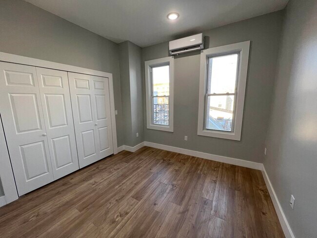1076 Summit Ave-Unit -4 in Jersey City, NJ - Building Photo - Building Photo