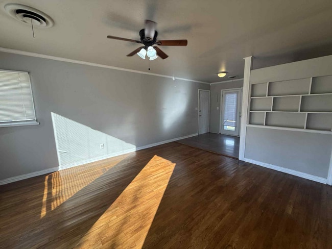 5107 S Bonham St in Amarillo, TX - Foto de edificio - Building Photo
