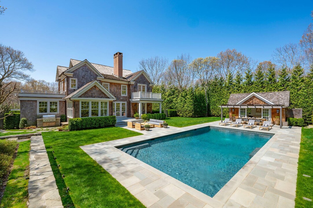 23 Wooded Path in Sag Harbor, NY - Building Photo