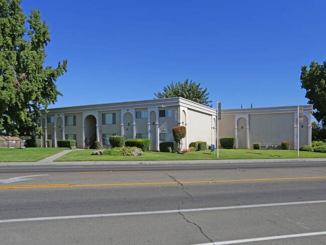 Clovis Courtyard Apartments
