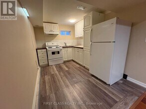 62 Scarbell Dr in Toronto, ON - Building Photo - Building Photo