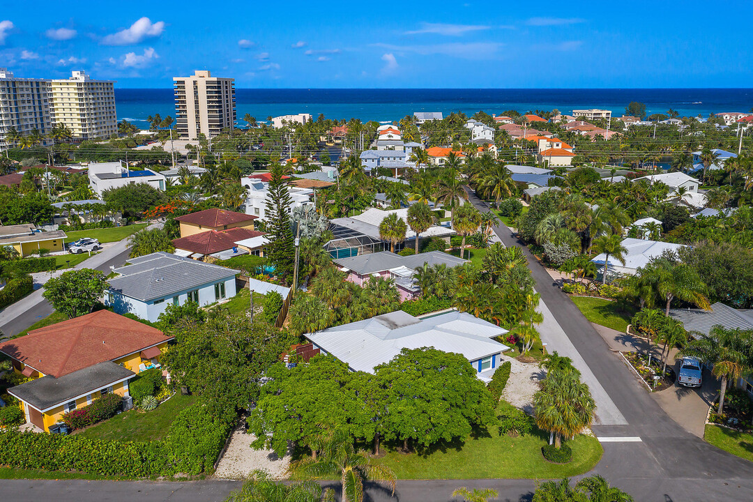 461 Jupiter Ln in Juno Beach, FL - Foto de edificio