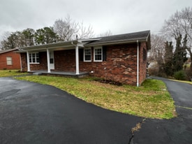 911 Maplewood St in Campbellsville, KY - Building Photo