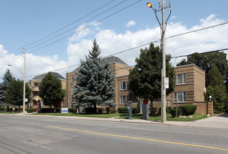 Garden Court Apartments in Toronto, ON - Building Photo - Building Photo