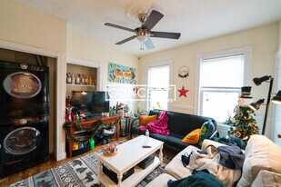 20 Lawn St in Boston, MA - Building Photo