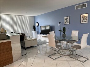 4747 Collins Ave, Unit 407 in Miami Beach, FL - Building Photo - Building Photo