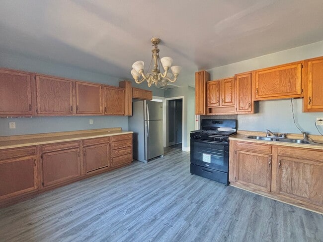 property at 120 E Maple St
