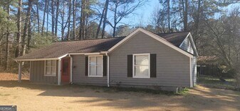 8975 Ashwood Dr in Riverdale, GA - Building Photo
