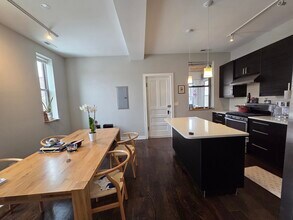 2037 N Damen Ave in Chicago, IL - Building Photo - Building Photo