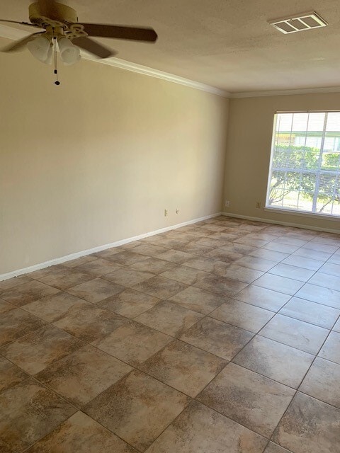 1145 Lyric Ln in Pasadena, TX - Building Photo - Building Photo