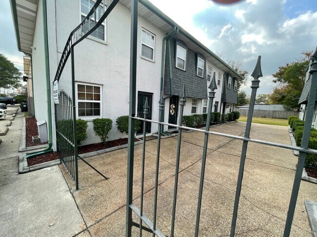 1824 Hickory Ave in Harahan, LA - Building Photo - Building Photo