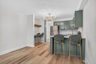 224 E Garden St in Pensacola, FL - Foto de edificio - Building Photo