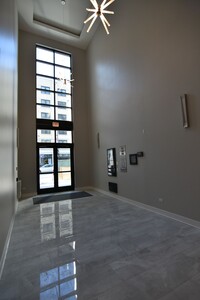 718 W Grace St, Unit 318 in Chicago, IL - Building Photo - Building Photo