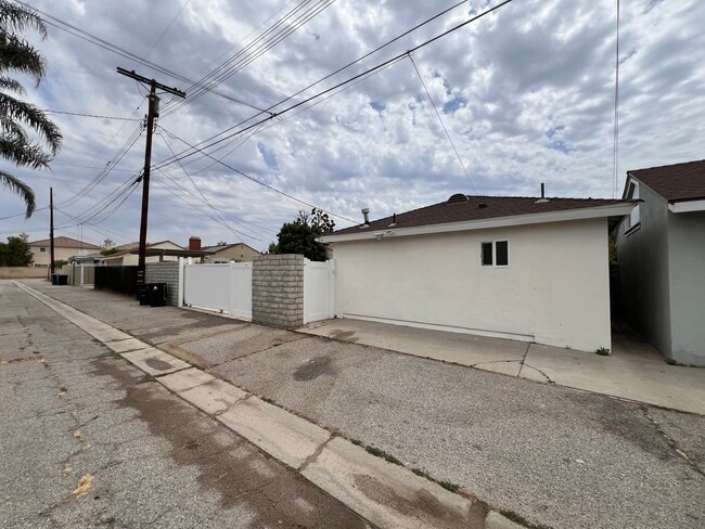 9009 Monogram Ave