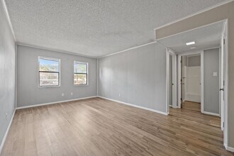 100 Ravenwood Dr in Jacksonville, NC - Building Photo - Building Photo