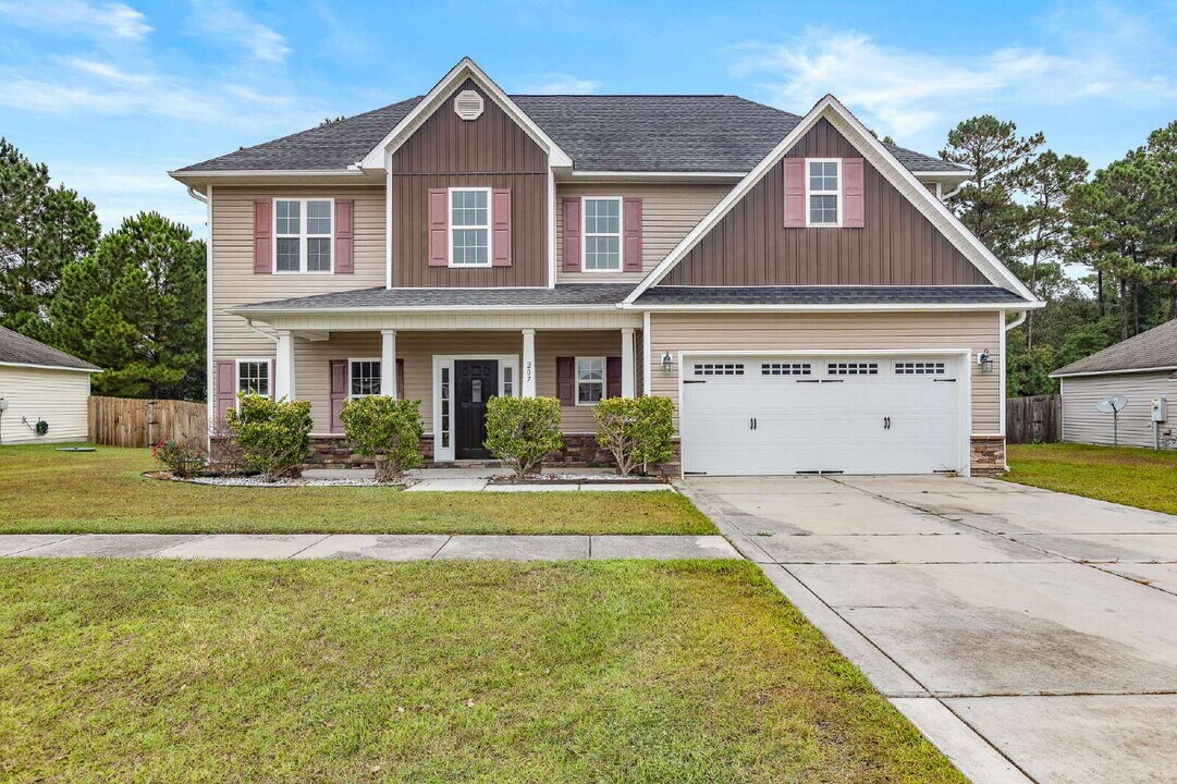 207 Riverstone Ct in Jacksonville, NC - Building Photo