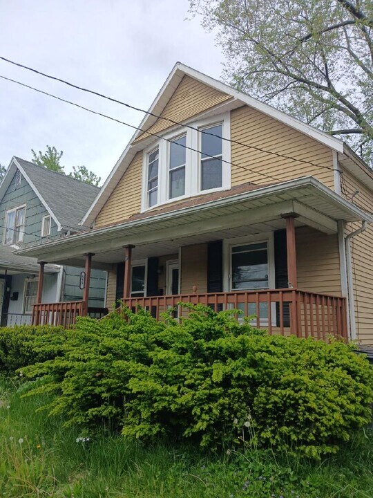527 White St. in Toledo, OH - Building Photo