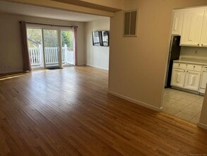 2 Cook Close in Ridgefield, CT - Building Photo - Building Photo