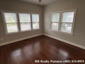 2812 E Admiral Blvd in Tulsa, OK - Building Photo - Building Photo